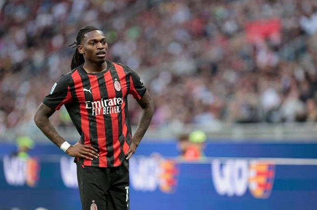 Vẻ mặt thất vọng của Rafael Leão khi bị các chuyên gia chỉ trích vì thái độ thi đấu