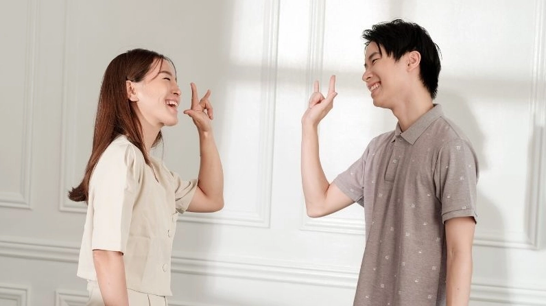 Việc giao tiếp trước với đối phương có thể ngăn chặn hickey