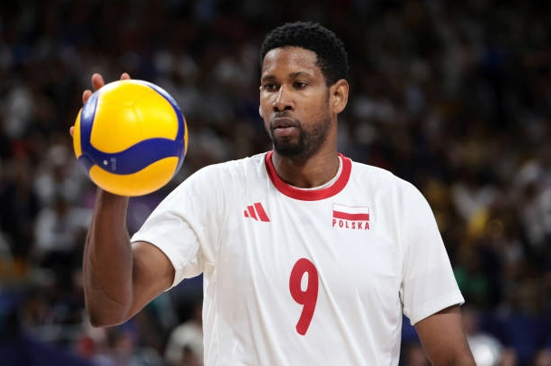 Wilfredo Leon thi đấu tập trung trong trận tranh huy chương vàng Olympic giữa đội tuyển Pháp và Ba Lan