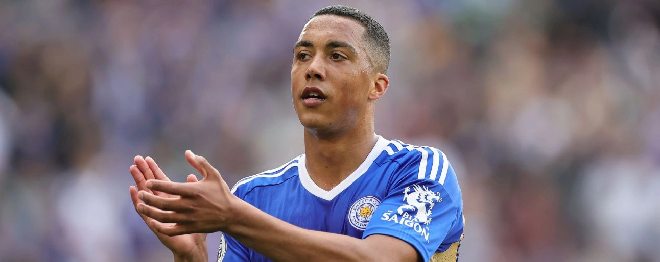 Youri Tielemans thời còn thi đấu cho Leicester City trước khi chuyển tới Aston Villa