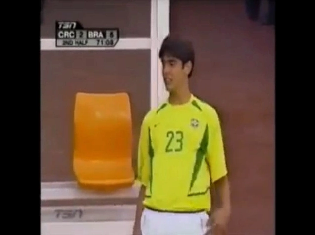 Kaká pressing tầm cao hỗ trợ Brazil World Cup 2002