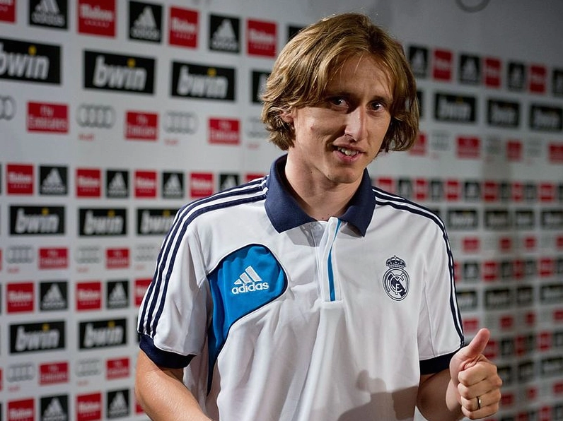 Luka Modrić trong hình ảnh thi đấu gợi nhắc giai đoạn đầu xây dựng tên tuổi ở bóng đá đỉnh cao