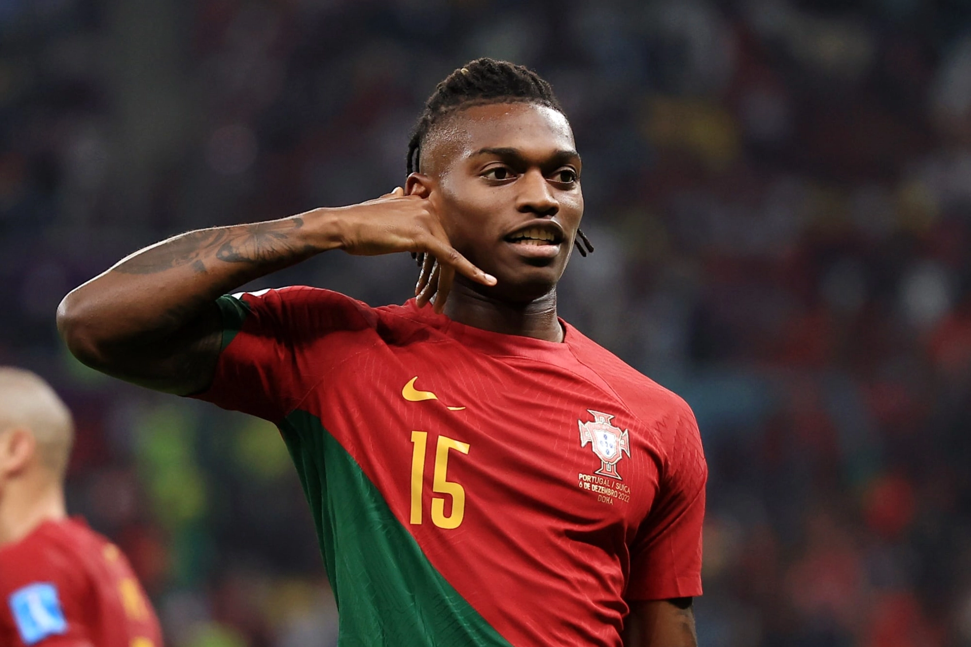 Rafael Leão đối mặt áp lực chuyển nhượng