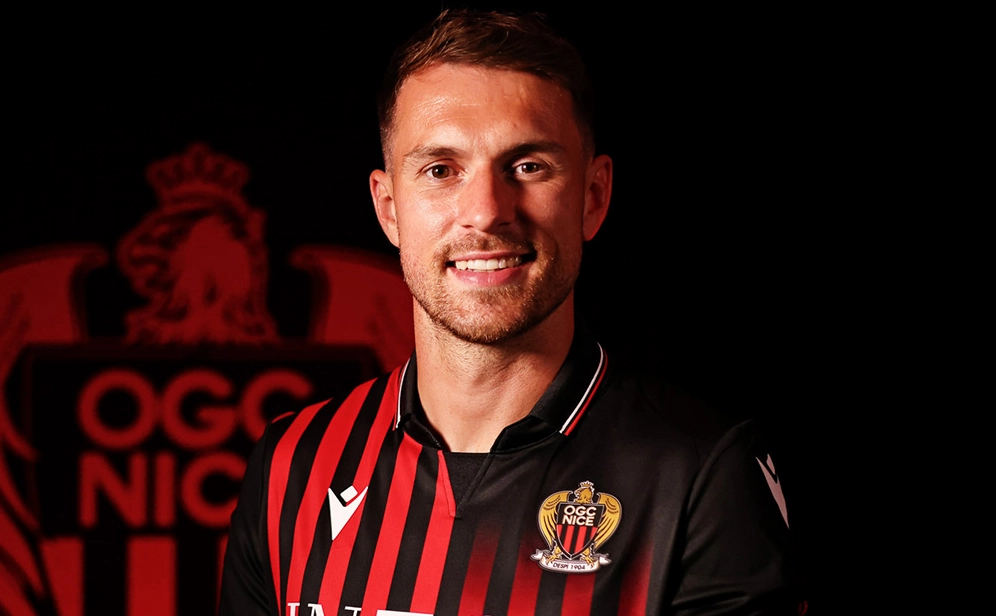 Tiền vệ Aaron Ramsey tập trung trong một trận đấu tại Premier League