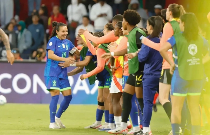 Marta cùng các đồng đội ăn mừng sau khi giành chức vô địch Copa America 2025