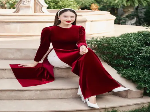 Diễn viên Hồng Diễm khoe nhan sắc rạng rỡ trong bộ ảnh