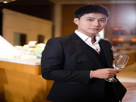 Thanh Sơn diễn viên điển trai tỏa sáng trong bộ ảnh mới