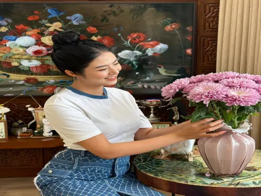 Bộ ảnh hoa hậu Ngọc Hân khoe nhan sắc thanh lịch cuốn hút