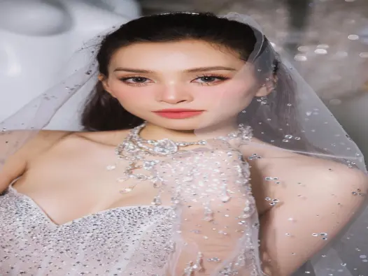 Bộ ảnh hoa hậu Tiểu Vy khoe nhan sắc rạng rỡ đầy cuốn hút