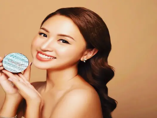 Vân Hugo bùng nổ hài hước qua bộ sưu tập ảnh nghệ thuật