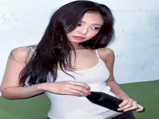 Bộ ảnh Jennie BLACKPINK đẹp cuốn hút khiến fan ngất ngây