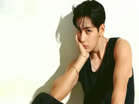 Fan phát cuồng với bộ ảnh V BTS đẹp khó tin đến ngỡ ngàng