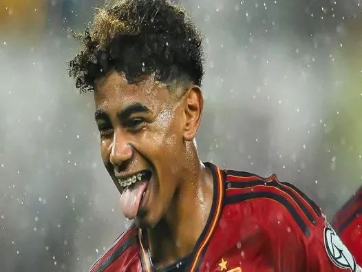 Lamine Yamal tài năng trẻ rực sáng của Barcelona