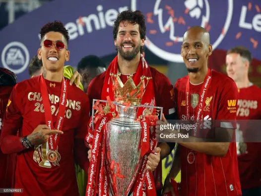 Góc khuất đằng sau bước chân lầm lũi của gã khổng lồ Fabinho khiến cả châu Âu từng run rẩy