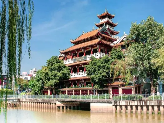 Kinh nghiệm chiêm bái chùa Pháp Hoa thanh tịnh giữa lòng Sài Gòn