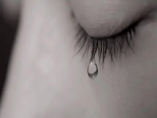 Trọn bộ hình ảnh cô gái tóc dài buồn quay lưng đầy tâm trạng năm 2026