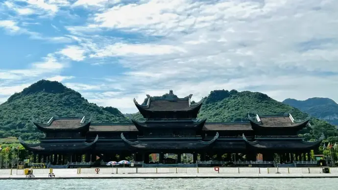 Toàn cảnh chùa Tam Chúc - tuyệt tác kiến trúc giữa núi non Hà Nam