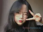 Trọn bộ ảnh gái xinh tóc dài đeo kính 2k4 cực kỳ dễ thương và cuốn hút