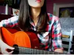 Trọn bộ sưu tập ảnh cô gái cầm đàn guitar cực chill và cuốn hút năm 2026