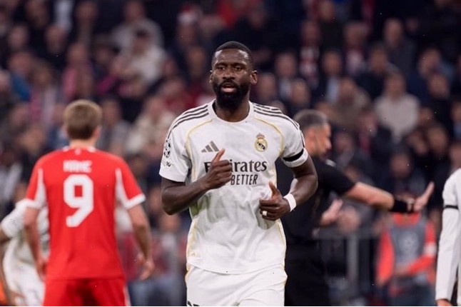 Cảnh tượng Antonio Rüdiger ăn mừng sau khi gia hạn hợp đồng với Real Madrid