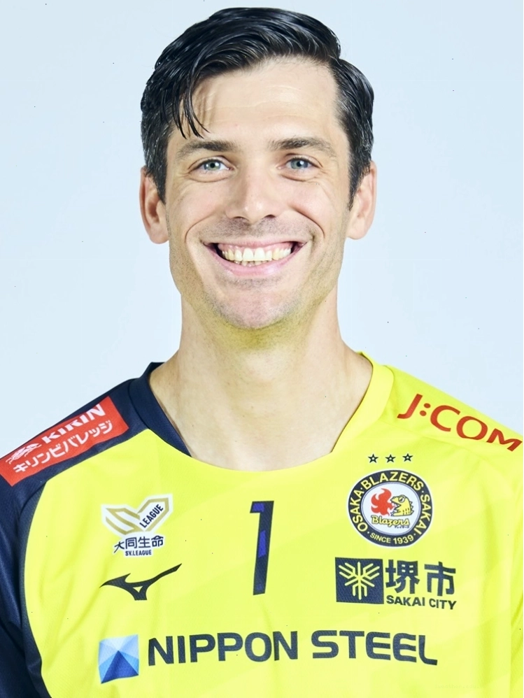Hình ảnh Matt Anderson thi đấu chuyên nghiệp tại giải vô địch quốc gia Nhật Bản với kỹ thuật tấn công điêu luyện