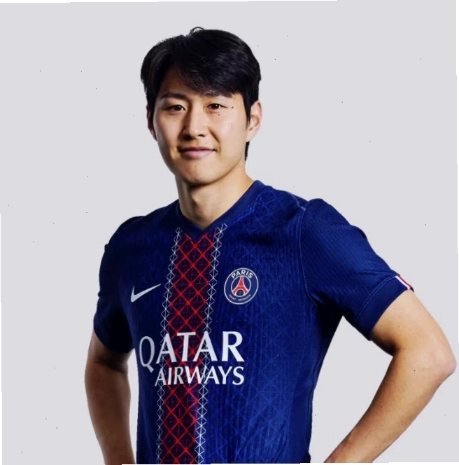 Khoảnh khắc Lee Kang-in tập luyện miệt mài tại trung tâm huấn luyện của PSG để chuẩn bị cho mùa giải mới