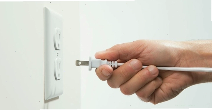 Kiểm tra nguồn điện khi khắc phục lỗi tủ lạnh