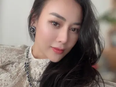 Diễn viên Phương Oanh rạng rỡ khoe sắc trong bộ ảnh mới