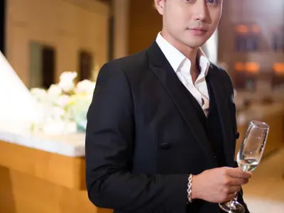 Thanh Sơn diễn viên điển trai tỏa sáng trong bộ ảnh mới