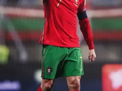 Tải ngay hình nền Ronaldo đẹp như poster chuyên nghiệp