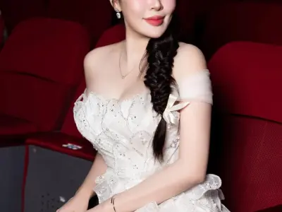 Hoa hậu Phương Lê khoe nhan sắc kiêu sa trong bộ ảnh mới