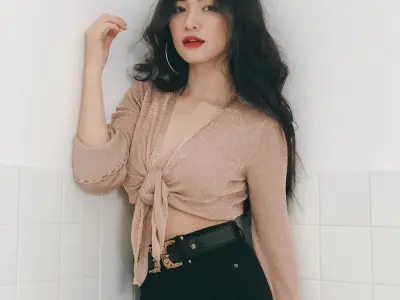 Bộ ảnh Hoà Minzy khoe vẻ đẹp ngọt ngào và phong cách quyến rũ