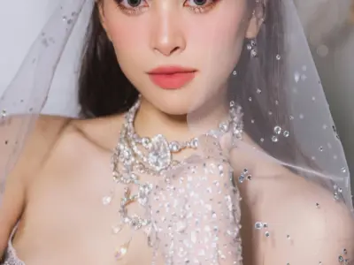 Bộ ảnh hoa hậu Tiểu Vy khoe nhan sắc rạng rỡ đầy cuốn hút