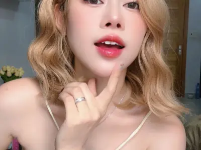 Việt Phương Thoa khoe thần thái cuốn hút trong bộ ảnh mới