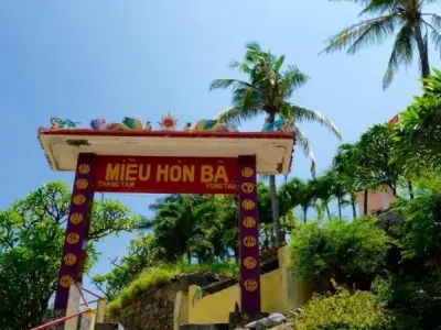 Miếu Hòn Bà - Nét đẹp kiến trúc cổ và cảnh quan thiên nhiên