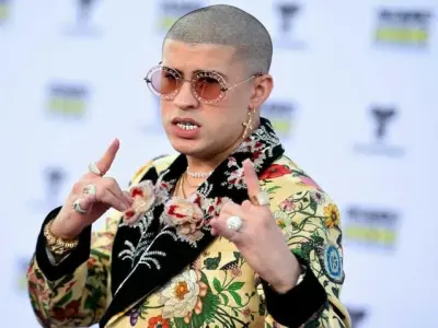 Bộ ảnh Bad Bunny phong cách cực chất khiến fan mê mẩn