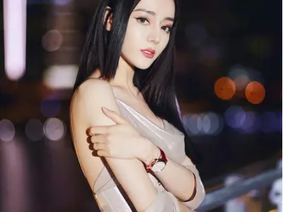 Bộ ảnh Địch Lệ Nhiệt Ba đẹp quyến rũ khiến fan mê mẩn