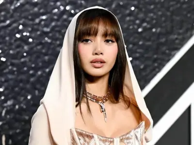Ảnh Lisa BLACKPINK đẹp rực rỡ khiến fan toàn cầu phát sốt