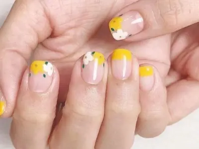 Nail hoa nhẹ nhàng tinh tế giúp nàng tỏa sáng cuốn hút
