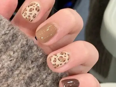 Nail màu nâu nhạt thanh lịch sang chảnh hợp xu hướng