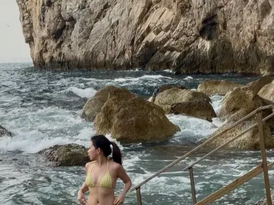 Tuyển chọn ảnh gái đi biển bikini nóng bỏng và cuốn hút nhất