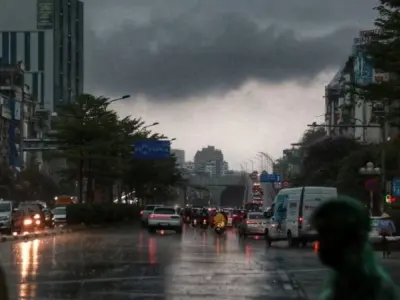Mưa dông là gì? Khi mưa lớn kèm sấm sét đe dọa cuộc sống
