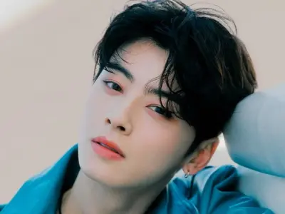 Cha Eun-woo nam thần từ truyện tranh của giới giải trí Hàn
