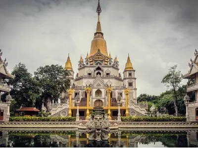 Kinh nghiệm chiêm bái Chùa Bửu Long linh thiêng và kiến trúc độc đáo