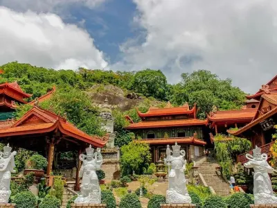 Kinh nghiệm thăm quan chiêm bái Chùa Hang Châu Đốc an toàn và thành kính