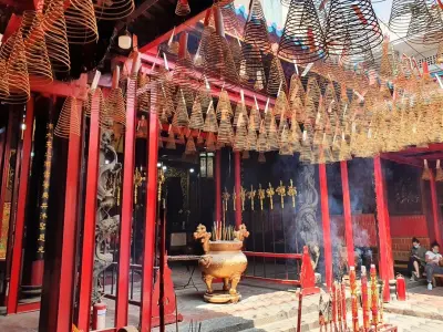 Kinh nghiệm thăm quan chiêm bái Chùa Ông Quận 5 linh thiêng