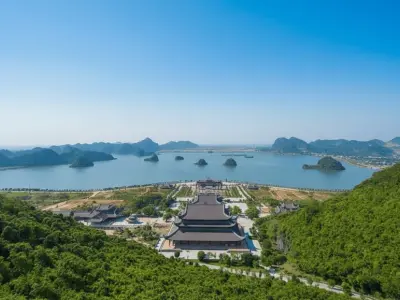 Kinh nghiệm thăm quan chiêm bái Chùa Tam Chúc an toàn và thành kính