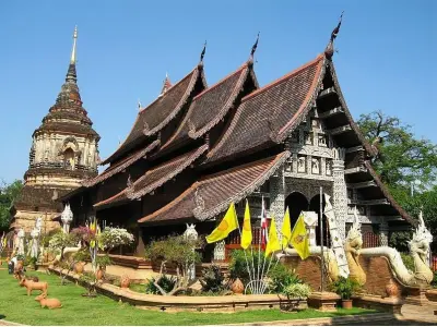 Kinh nghiệm thăm quan chiêm bái chùa Wat Lok Moli linh thiêng